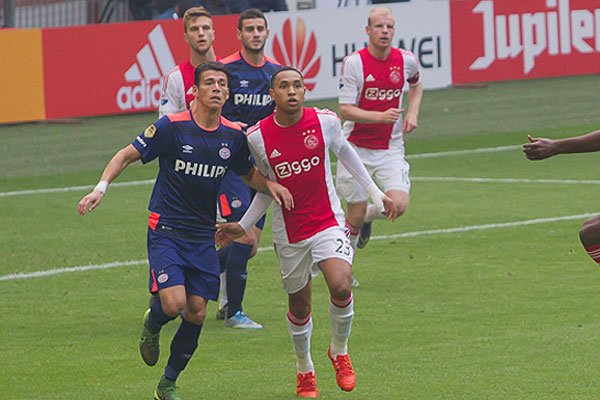 De Mos: 'Beter dat Ajax de landstitel pakt'