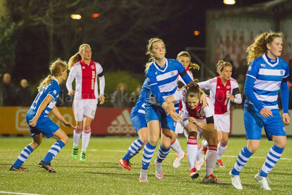 0402ajaxvrouwen-pec1