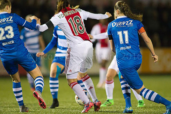 0402ajaxvrouwen-pec_vdbighelaar