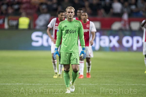 Cillessen meldt toptransfer naar Barcelona op Twitter, ook Ajax meldt transfer