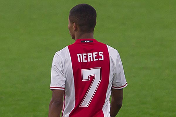Jong Ajax met 4-3 onderuit op bezoek bij NAC, Neres scoort