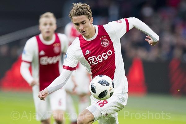 Jong Ajax herstelt zich met 3-0 zege op FC Dordrecht