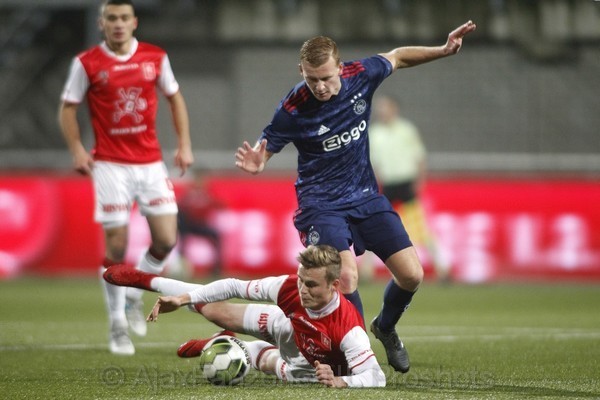 Jong Ajax wint uitduel tegen MVV: 0-4