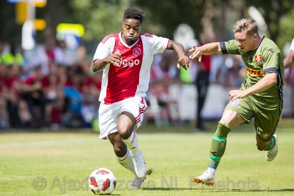 Zeer jong Ajax verliest van FC Nordsjaelland