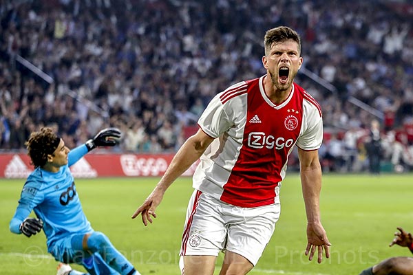 Ajax zegt inderdaad contract van Huntelaar formeel op; Speler twijfelt over toekomst