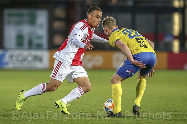 Enorm pak slaag voor Jong Ajax thuis tegen Cambuur: 0-6