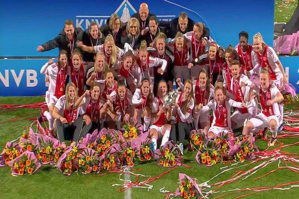 Ajax Vrouwen winnen KNVB beker