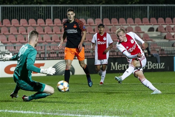 Jong Ajax met 2-0 te sterk voor Jong PSV