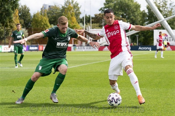 Ajax verslaat FC Augsburg: 1-0