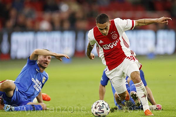 Ajax opnieuw met tien man naar winst, nu op Vitesse: 2-1