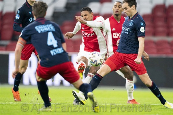 Ajax met late treffers langs Willem II: 3-1