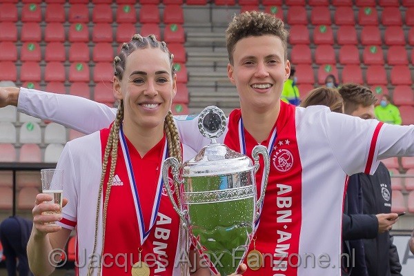 Ajax Vrouwen winnen Eredivisie Cup (Incl foto's)