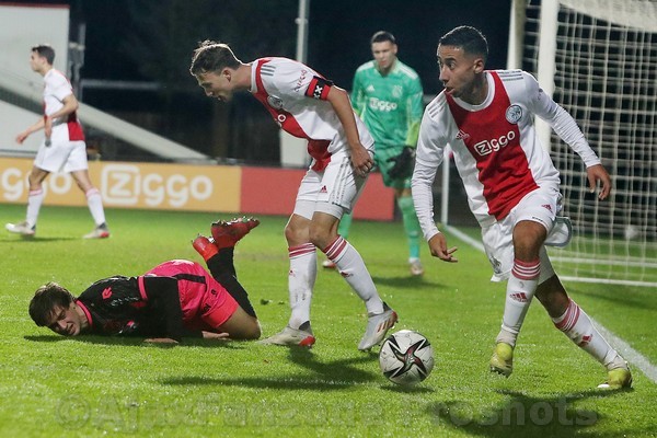 Jong Ajax laat koploper FC Volendam ontsnappen: 4-4
