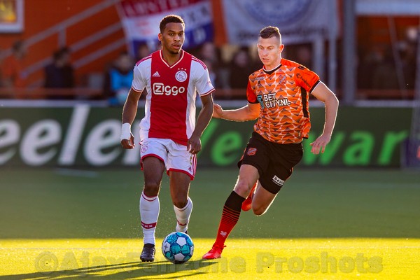 Zwak Ajax ontsnapt tegen FC Volendam