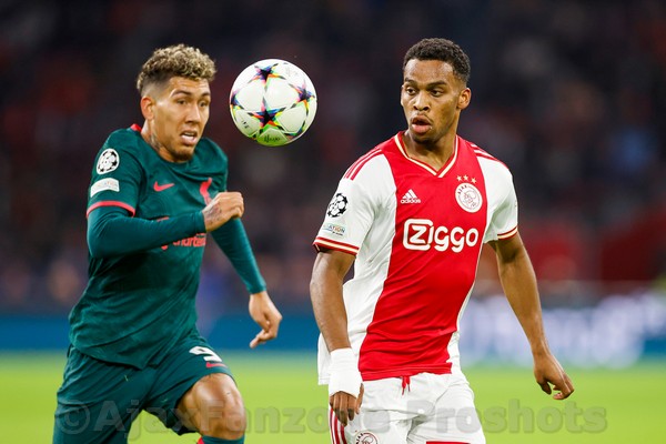 Ajax uitgeschakeld in Champions League na 0-3 verlies tegen Liverpool
