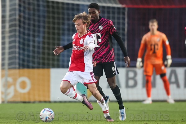 Jong Ajax laat punten liggen tegen Jong FC Utrecht: 1-2