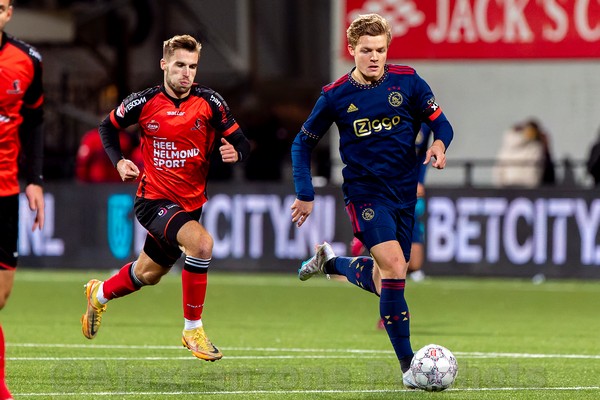 Jong Ajax speelt gelijk tegen Helmond Sport: 1-1