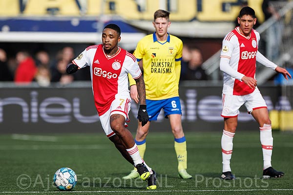 Ajax weet ook tweede duel onder Heitinga ruim te winnen