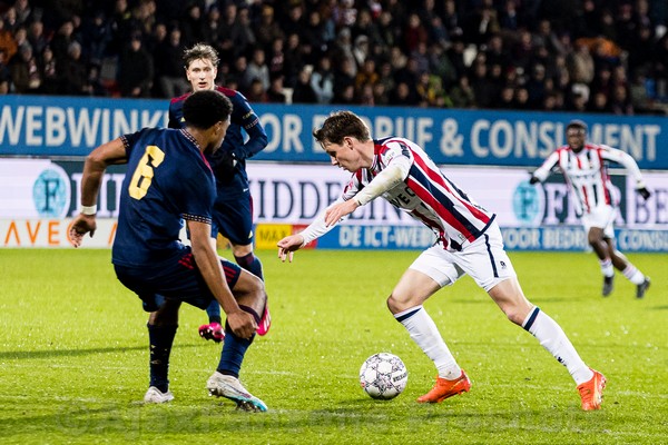 Jong Ajax nipt onderuit bij Willem II: 2-1