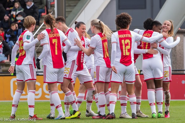 Ajax Vrouwen winnen in Heerenveen: 2-5