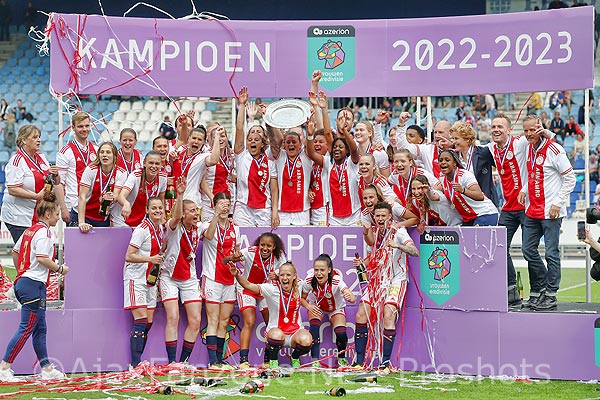 Ajax Vrouwen pakken landstitel na 1-6 overwinning op PEC Zwolle