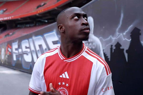 Ajax presenteert Carlos Borges en betaald 14 miljoen plus bonussen voor toptalent van City