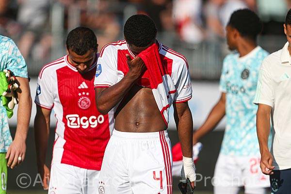 Ajax morst eerste punten van het seizoen bij Excelsior