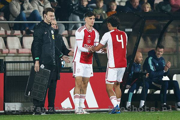 Debuut Kaplan hoogtepunt bij doelpuntloos gelijkspel Jong Ajax tegen ADO