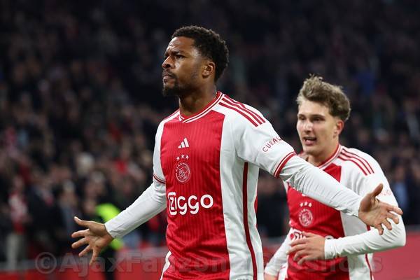 Ajax verslaat FC Volendam: 2-0