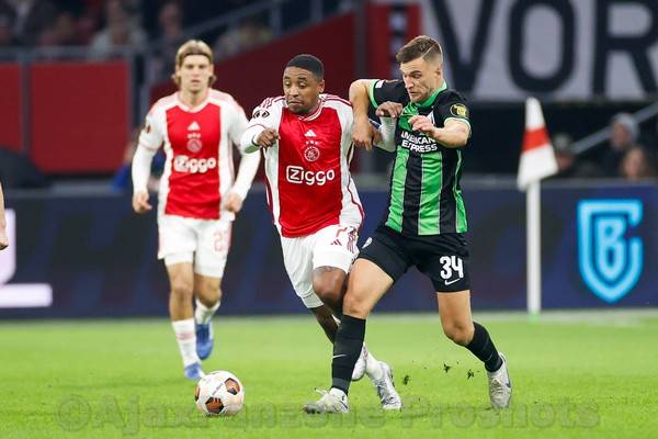 Ajax opnieuw onderuit tegen Brighton: 0-2