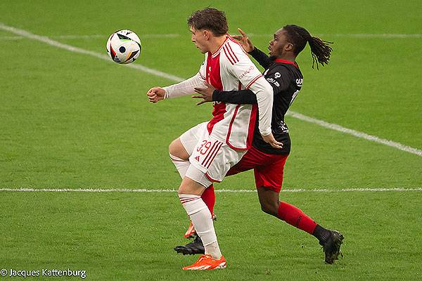 Godts mist in ieder geval de komende zes wedstrijden van Ajax