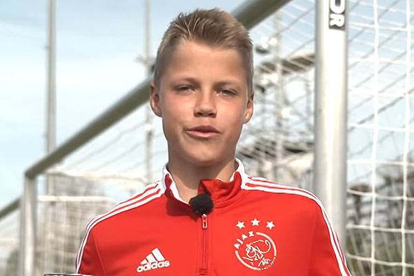 Ajax bereikt akkoord met talent Sean Steur en houdt hem uit handen van PSV