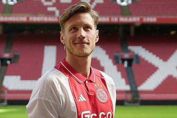 Ajax maakt komst Weghorst officieel bekend; Contract tot medio 2026