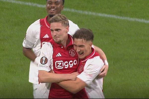 Ontketend Ajax overrompelt Besiktas in Europa League: 4-0