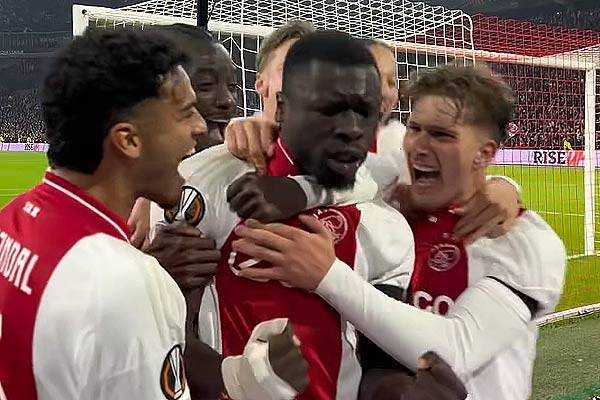 Ajax veel te sterk voor Maccabi Tel Aviv: 5-0