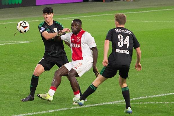 Ajax zonder goed te spelen makkelijk langs PEC Zwolle: 2-0 (Incl. fotoverslag)