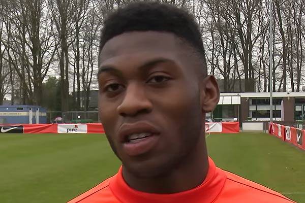 Transfervrije Fosu-Mensah verschijnt plots op De Toekomst om mee te trainen met beloften