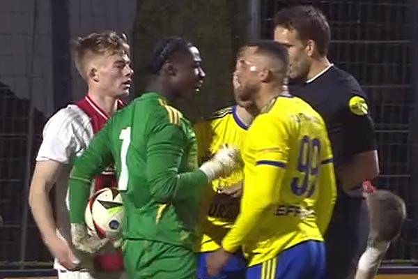Ten Hag ziet Jong Ajax tegen Cambuur voorsprong weggeven: 1-1
