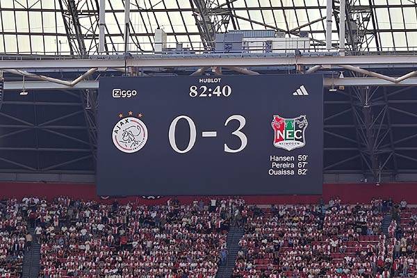 Ajax is het helemaal kwijt en gaat hard onderuit thuis tegen NEC: 0-3 (Incl. fotoverslag)